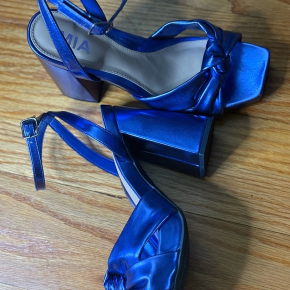 PRICE DROP!!!! MIA - Shiny Blue, Block Heel, Ankle Strap Sandals - Picture 3 of 6